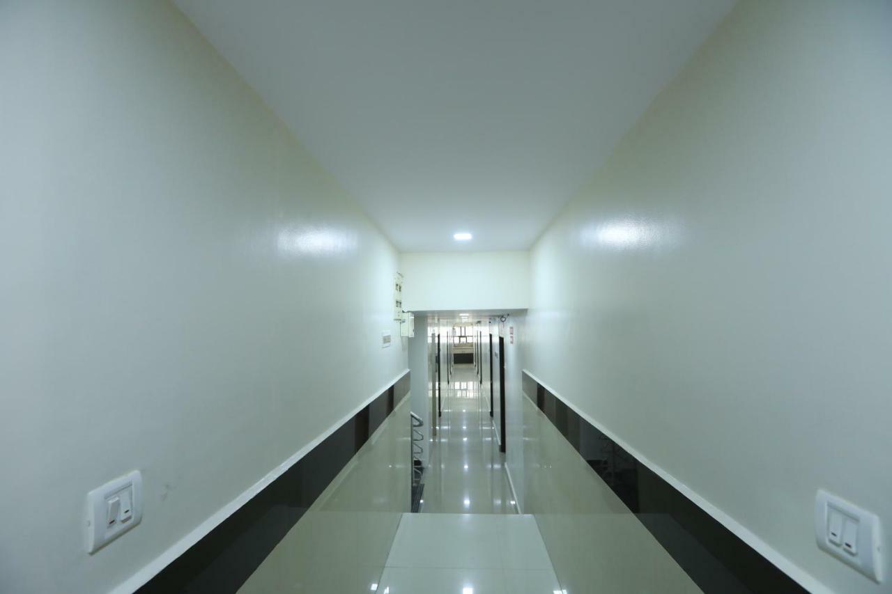 Hotel Embassy Bangalore Exterior photo