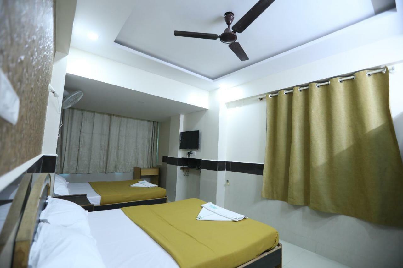 Hotel Embassy Bangalore Exterior photo