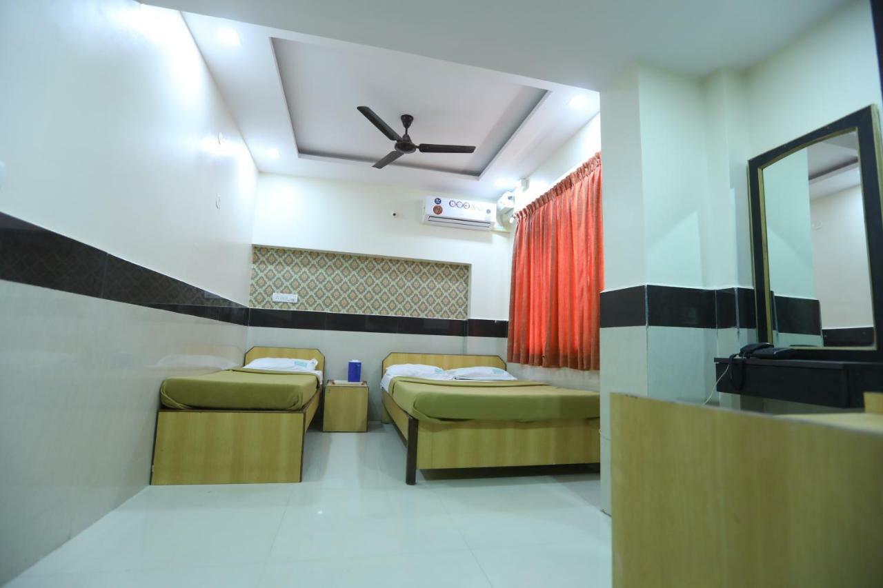 Hotel Embassy Bangalore Exterior photo