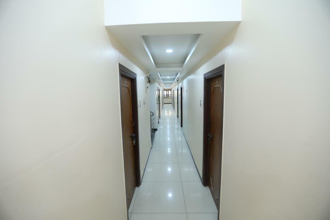 Hotel Embassy Bangalore Exterior photo