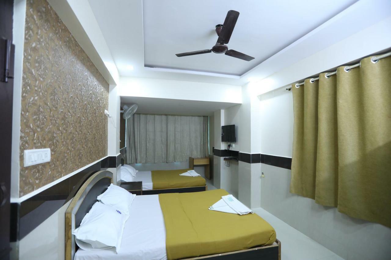 Hotel Embassy Bangalore Exterior photo
